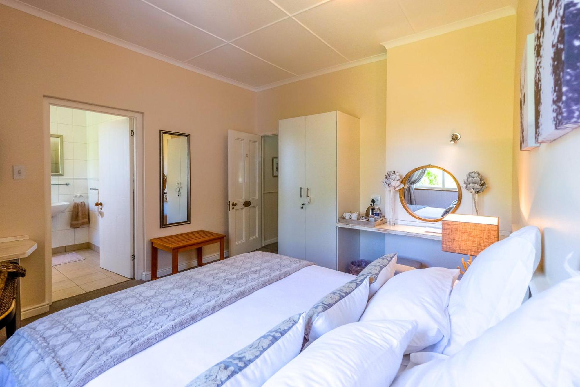Oude Berg Guesthouse - 10 Caledon Street Джордж Номер фото